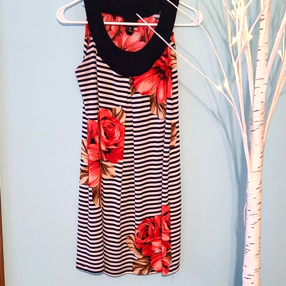 Sleeveless scoop-neck dress, size 4 Petite
